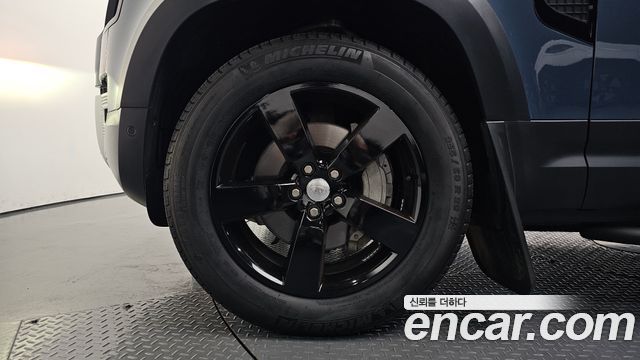 Land Rover Defender (L663) 110 D300 HSE 2022 — фото 21