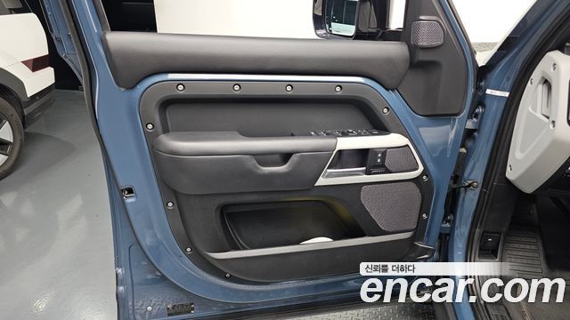 Land Rover Defender (L663) 110 D300 HSE 2022 — фото 24
