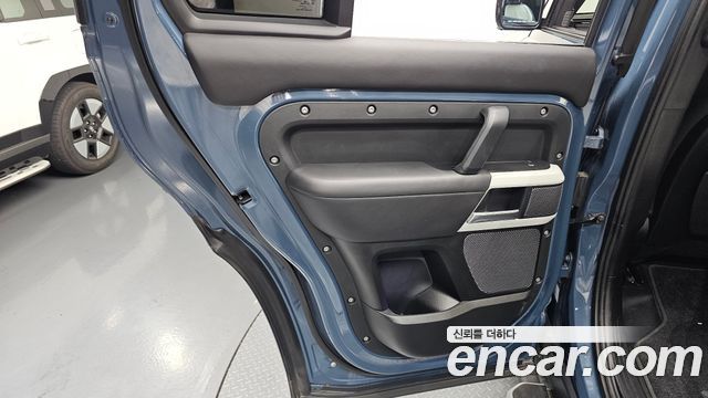 Land Rover Defender (L663) 110 D300 HSE 2022 — фото 25