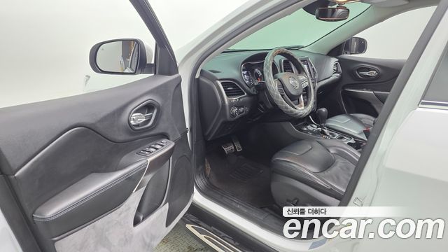 Jeep Cherokee (KL) 2.4 Longitude High AWD 2019 — фото 10