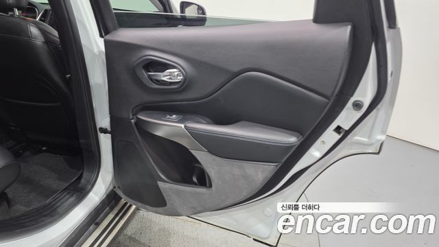 Jeep Cherokee (KL) 2.4 Longitude High AWD 2019 — фото 25
