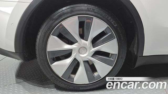 Tesla Model Y Long Range AWD 2021 — фото 5