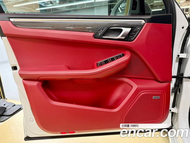 Porsche Macan 2.9 GTS 95B 2020 — фото 18