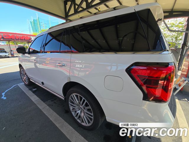 Ford Expedition Platinum 4WD 7Seater 2022 — фото 4