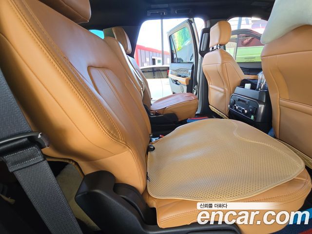 Ford Expedition Platinum 4WD 7Seater 2022 — фото 7