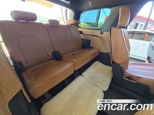 Ford Expedition Platinum 4WD 7Seater 2022 — фото 17