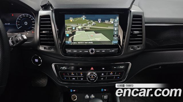 KG Mobility (SsangYong) Rexton Sports Khan Diesel 2.2 2WD Prestige 2022 — фото 16