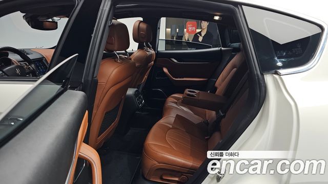 Maserati Levante 3.0 AWD 2020 — фото 12