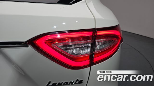 Maserati Levante 3.0 AWD 2020 — фото 23