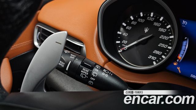 Maserati Levante 3.0 AWD 2020 — фото 34