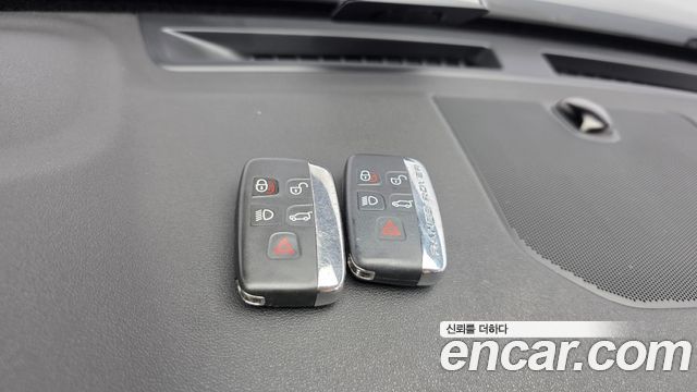 Land Rover Discovery Sport 2.0 TD4 HSE Luxury 2017 — фото 18