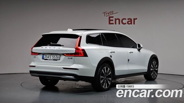 Volvo V60 Cross Country (II) B5 Ultra AWD 2025 — фото 2