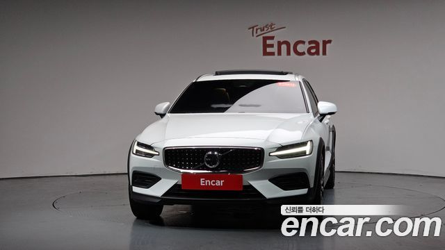 Volvo V60 Cross Country (II) B5 Ultra AWD 2025 — фото 3