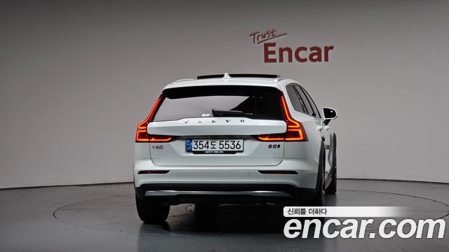 Volvo V60 Cross Country (II) B5 Ultra AWD 2025 — фото 4