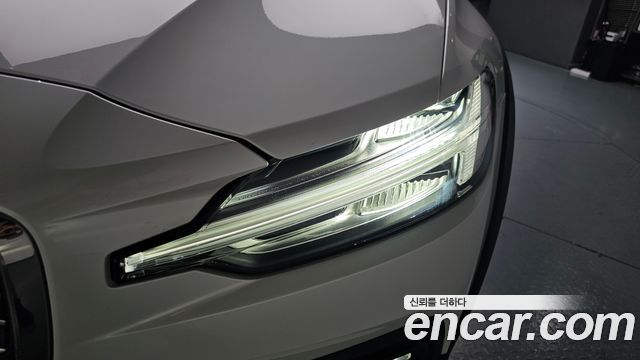 Volvo V60 Cross Country (II) B5 Ultra AWD 2025 — фото 22