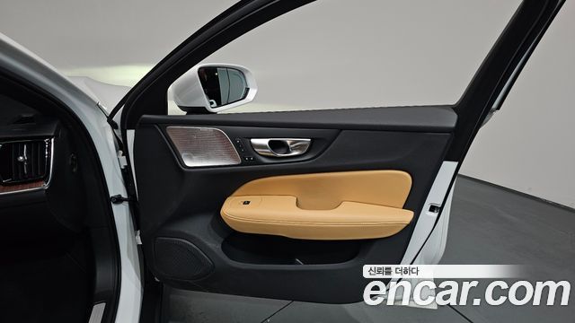 Volvo V60 Cross Country (II) B5 Ultra AWD 2025 — фото 24