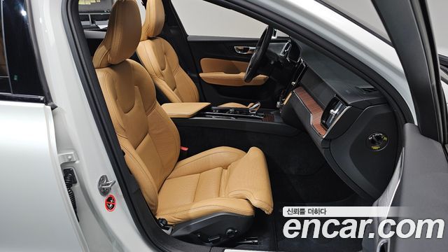 Volvo V60 Cross Country (II) B5 Ultra AWD 2025 — фото 26