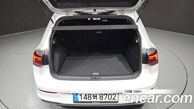 Volkswagen Golf (VIII) 2.0 TDI Premium 2022 — фото 20