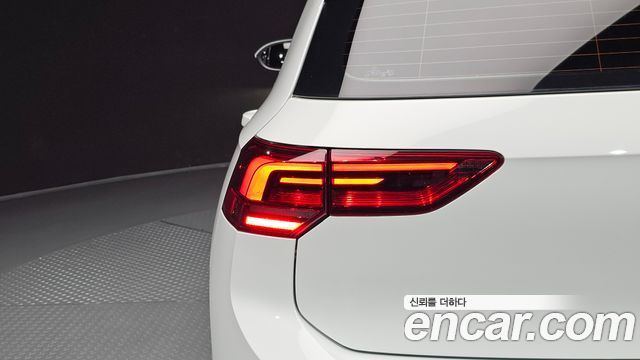 Volkswagen Golf (VIII) 2.0 TDI Premium 2022 — фото 23