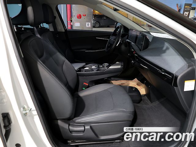 Kia EV6 Long Range Light 2022 — фото 8
