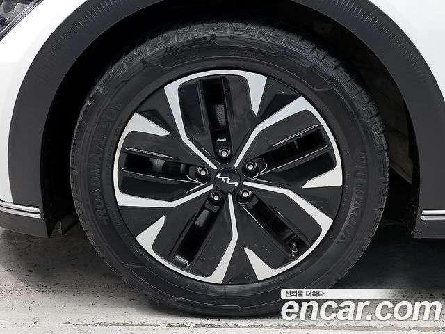 Kia EV6 Long Range Light 2022 — фото 24