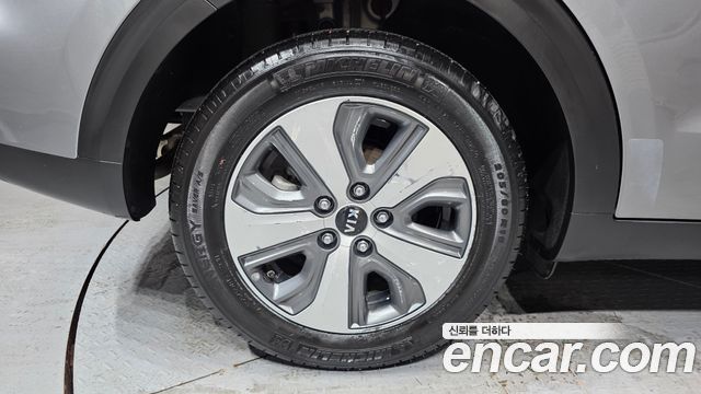 Kia Niro 1.6 HEV Luxury 2021 — фото 5
