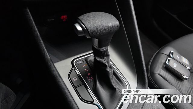 Kia Niro 1.6 HEV Luxury 2021 — фото 9