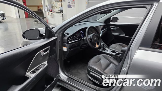 Kia Niro 1.6 HEV Luxury 2021 — фото 10