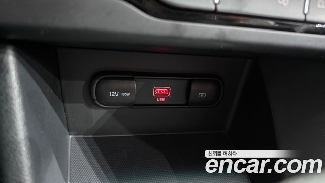 Kia Niro 1.6 HEV Luxury 2021 — фото 12