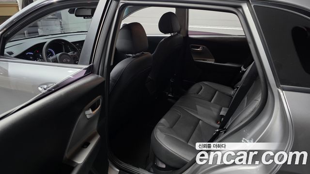 Kia Niro 1.6 HEV Luxury 2021 — фото 20