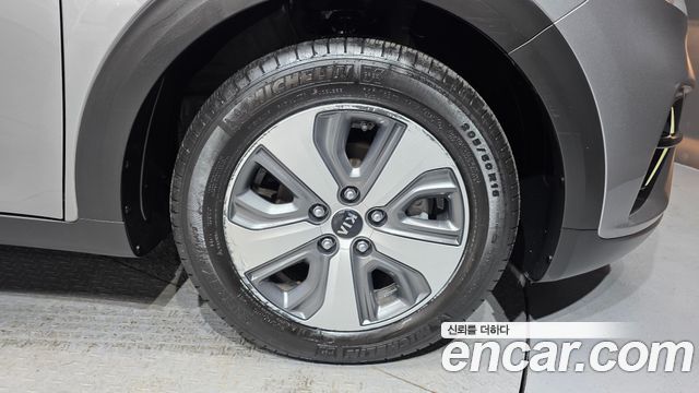 Kia Niro 1.6 HEV Luxury 2021 — фото 21