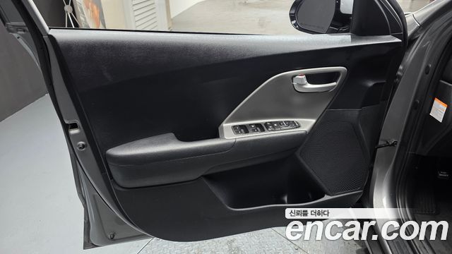 Kia Niro 1.6 HEV Luxury 2021 — фото 24