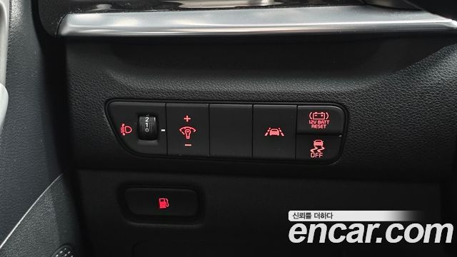 Kia Niro 1.6 HEV Luxury 2021 — фото 28