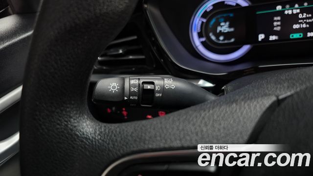 Kia Niro 1.6 HEV Luxury 2021 — фото 30