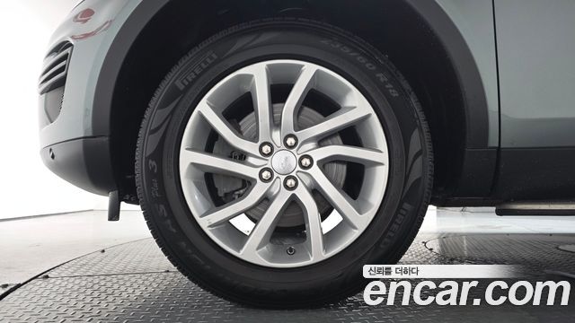 Land Rover Discovery Sport 2.0 TD4 SE 2018 — фото 5