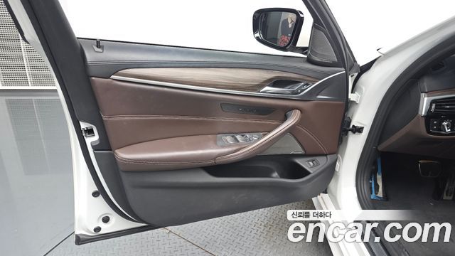 BMW 5 Series (G30) 520i M Sport 2020 — фото 30