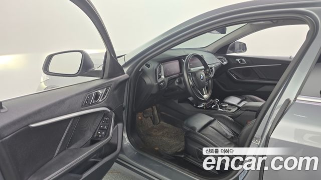 BMW 1 Series (F40) 120i Advantage 2022 — фото 10
