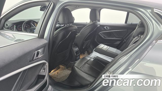 BMW 1 Series (F40) 120i Advantage 2022 — фото 12