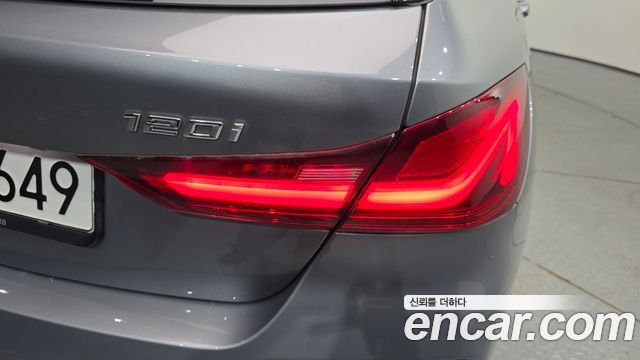BMW 1 Series (F40) 120i Advantage 2022 — фото 23