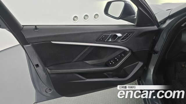 BMW 1 Series (F40) 120i Advantage 2022 — фото 24