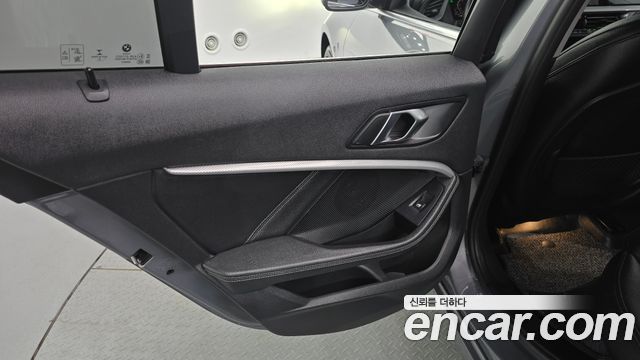 BMW 1 Series (F40) 120i Advantage 2022 — фото 25