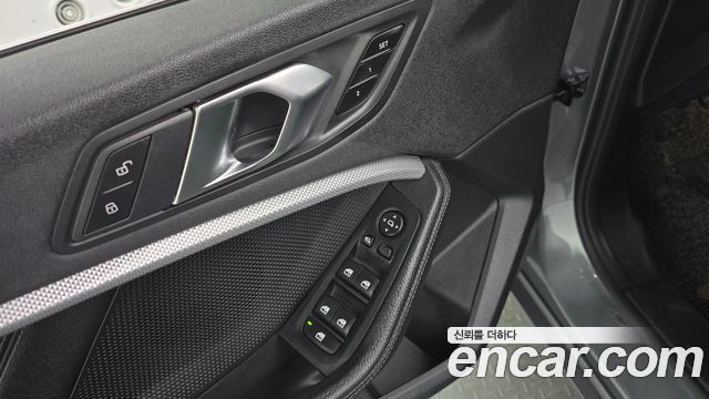 BMW 1 Series (F40) 120i Advantage 2022 — фото 27