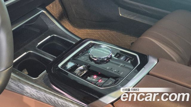 BMW 7 Series (G70) 740i xDrive M Sport 2024 — фото 9