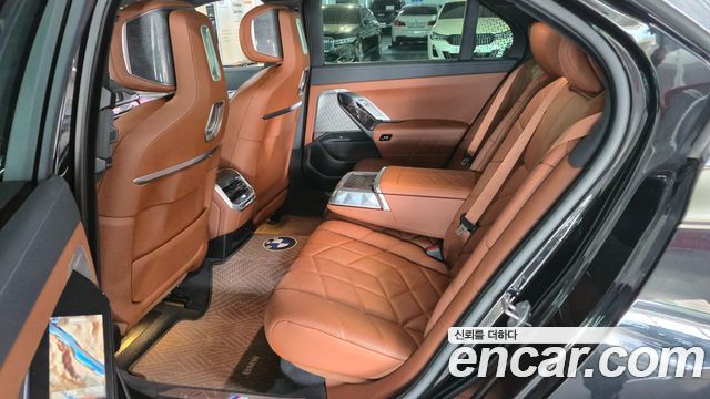 BMW 7 Series (G70) 740i xDrive M Sport 2024 — фото 10