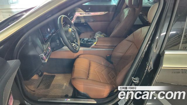 BMW 7 Series (G70) 740i xDrive M Sport 2024 — фото 16