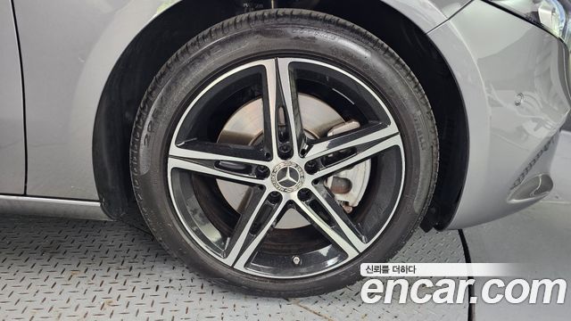 Mercedes-Benz A-Class (W177) A250 4MATIC Sedan 2020 — фото 5