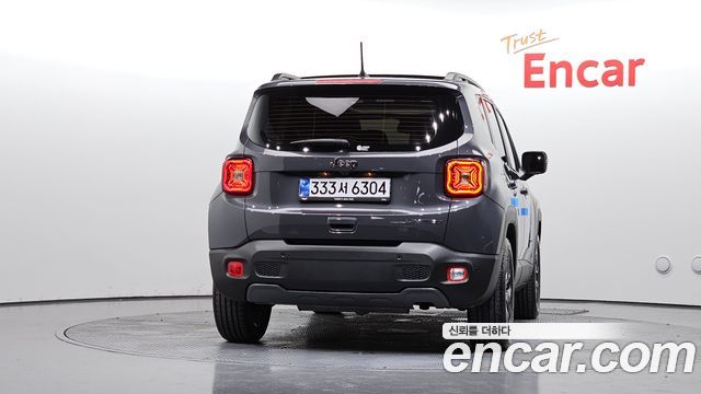 Jeep Renegade 1.3 Limited 2023 — фото 4