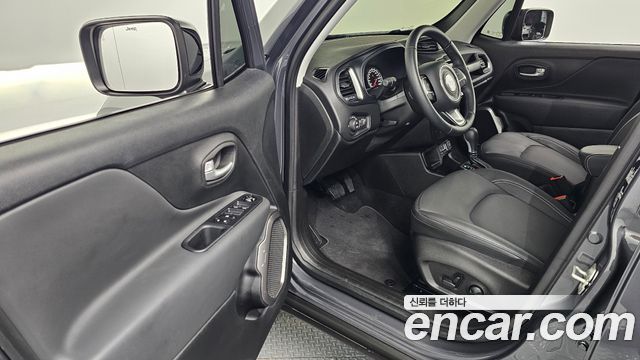 Jeep Renegade 1.3 Limited 2023 — фото 10