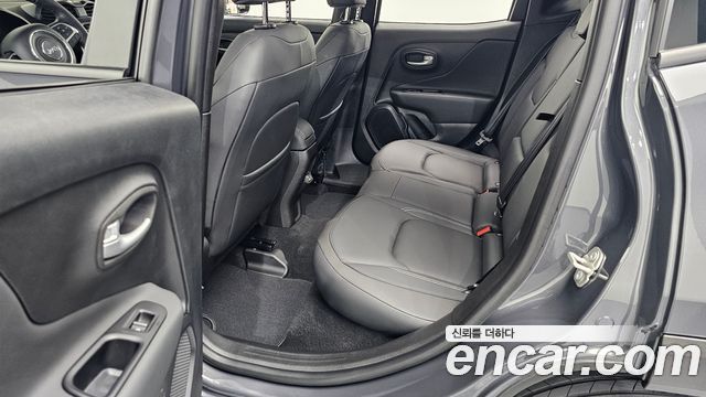 Jeep Renegade 1.3 Limited 2023 — фото 12