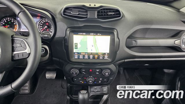 Jeep Renegade 1.3 Limited 2023 — фото 17